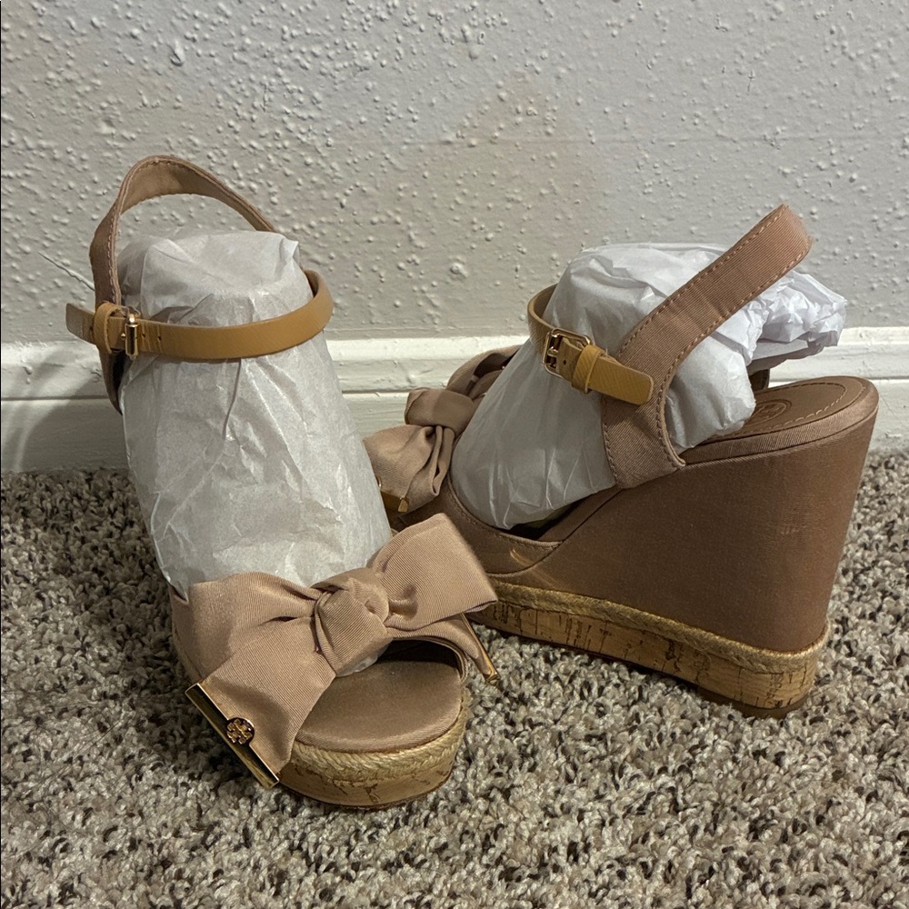 Tory Burch Beige Wedge Sandals with Bow Accent
